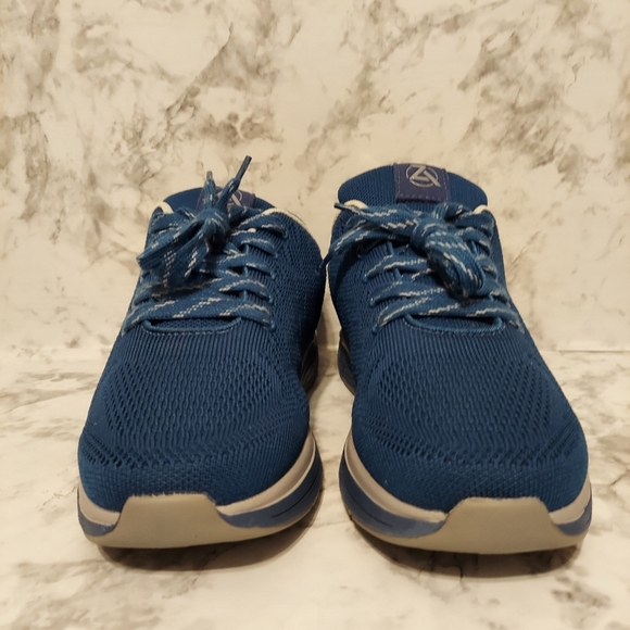 Pre-owned zeba hands free sneakers - Picture 3 of 9